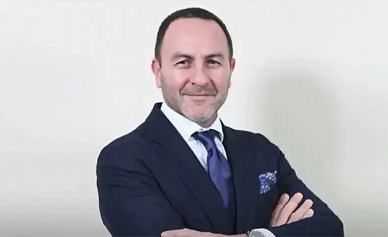 Hablando de economía con Emre Alkın en Pimtaş Plastik